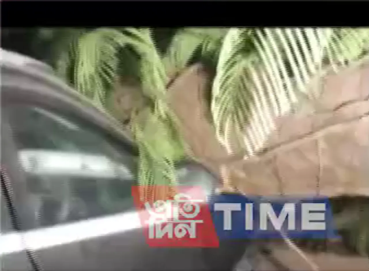 Three Cars Crushed After Huge Tree Falls On Them at Sonapur Dhaba