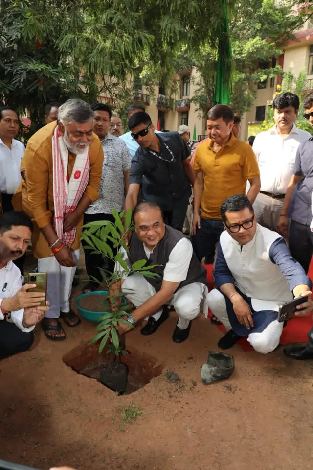 Assam CM Participates in Amrit Brikshya Andolan on Final Day