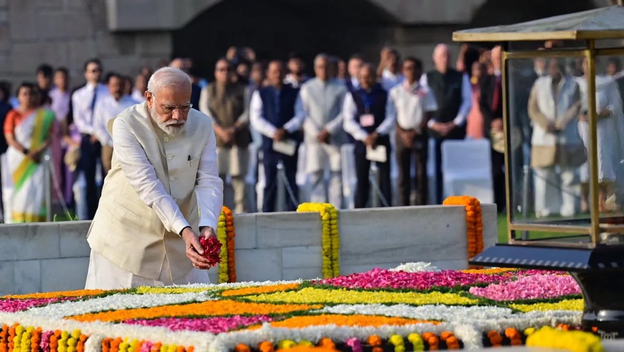 PM Modi Pays Floral Tribute to Bapu at Rajghat on Gandhi Jayanti