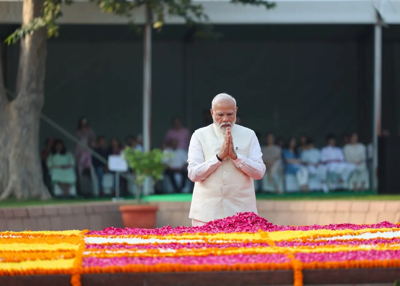 PM Modi, Assam CM Pay Homage to Lal Bahadur Shastri on Birth Anniversary
