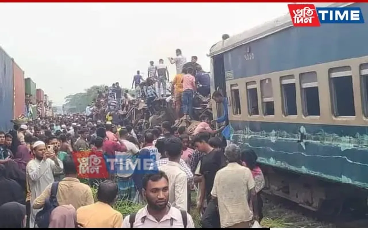 13 Dead, Several Injured as Two Trains Collide in Bangladesh