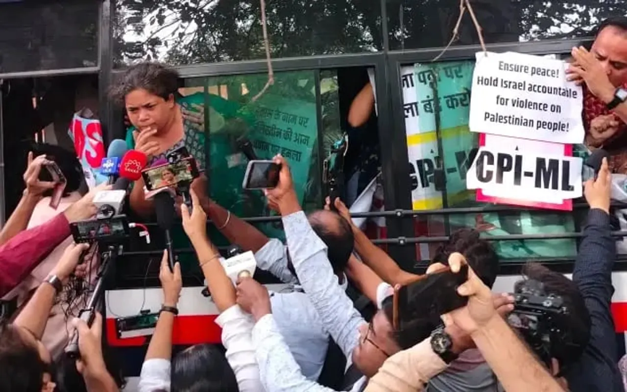 Delhi: Cops Detain Over 50 Pro-Palestine Protestors From Jantar Mantar