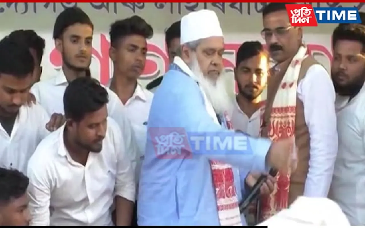 Assam: AIUDF Chief Badruddin Ajmal's 'Salang Chadar' Toss at Nagaon Rally Ignites Furore