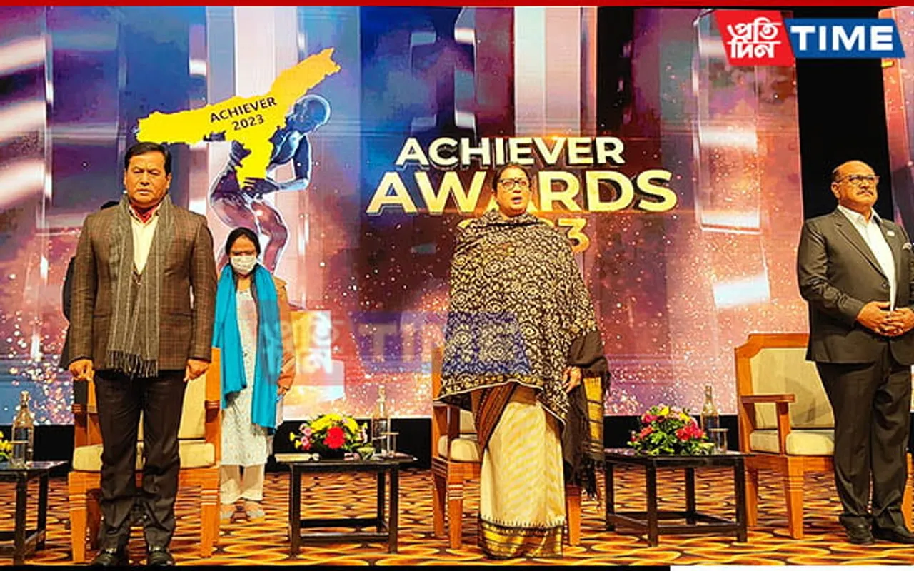 Union Minister Smriti Irani Applauds Sadin-Pratidin Chairman Jayanta Baruah at Achiever Awards 2023