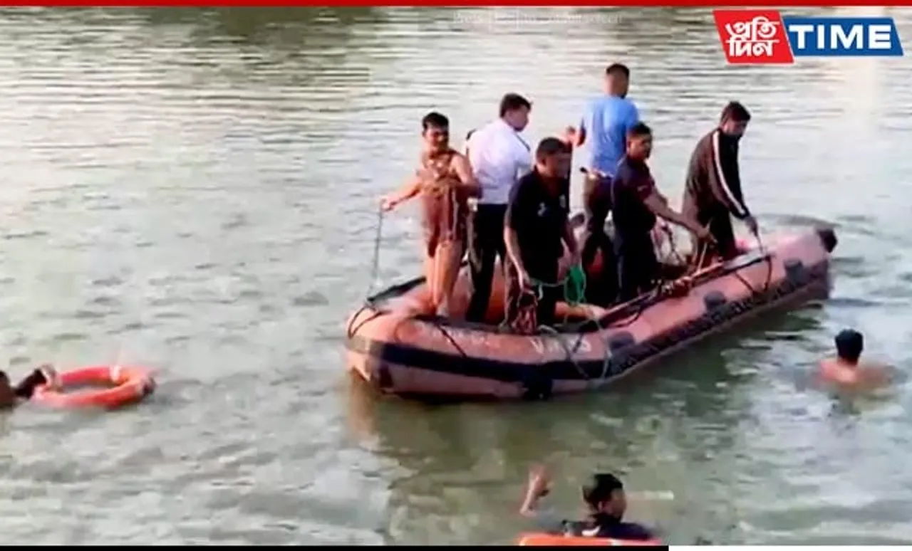Several School Students Feared Dead After Boat Capsizes in Gujarat's Vadodara