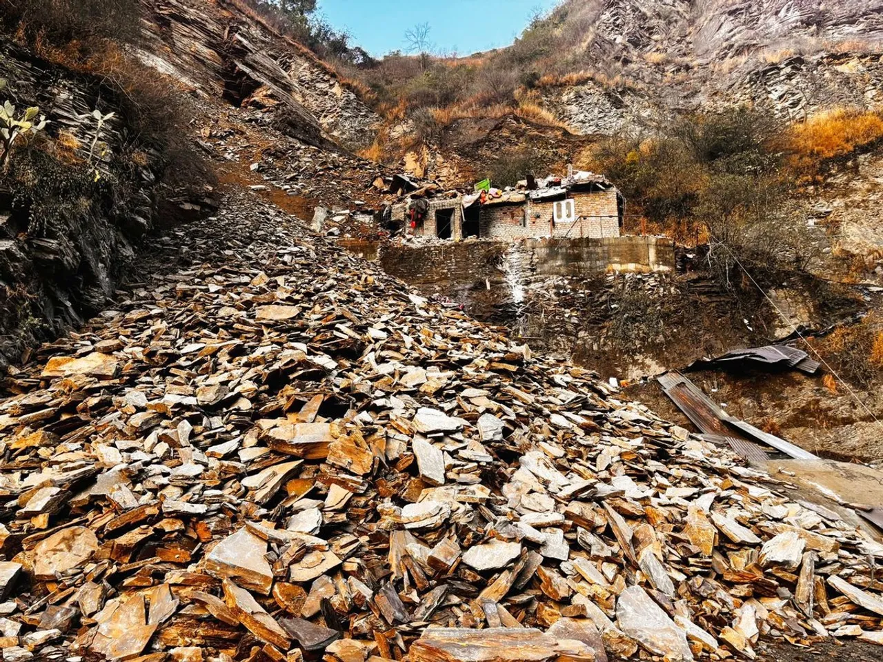 Landslide in Shimla Claims Lives of Two Migrant Workers, Injures Five