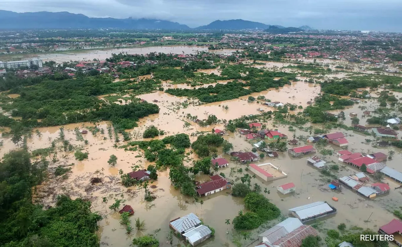 Indonesia Flash Floods & Landslides Claim 21 Lives, 6 Missing