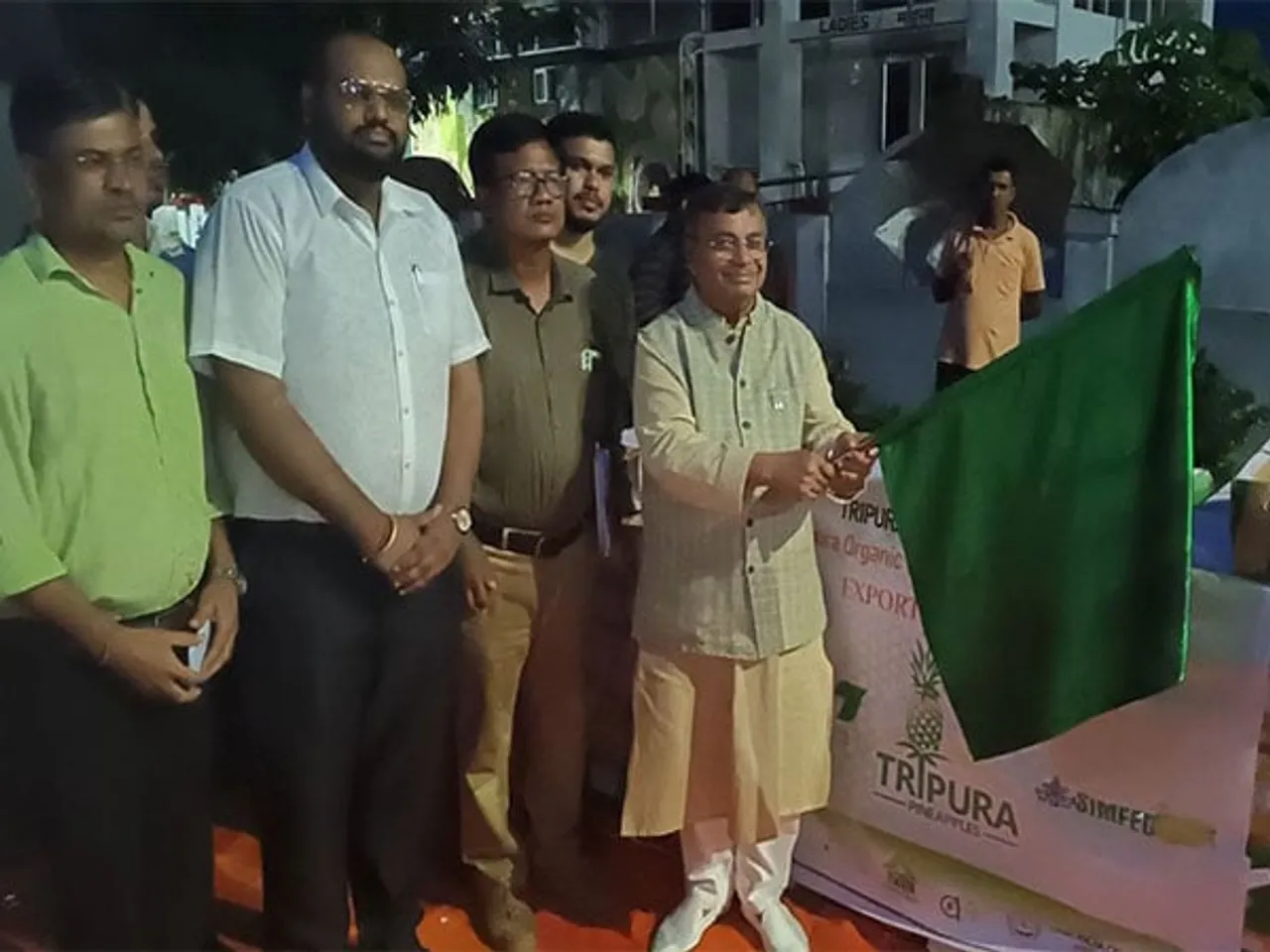 Tripura Exports 600kg of 'Queen Pineapple' To Oman