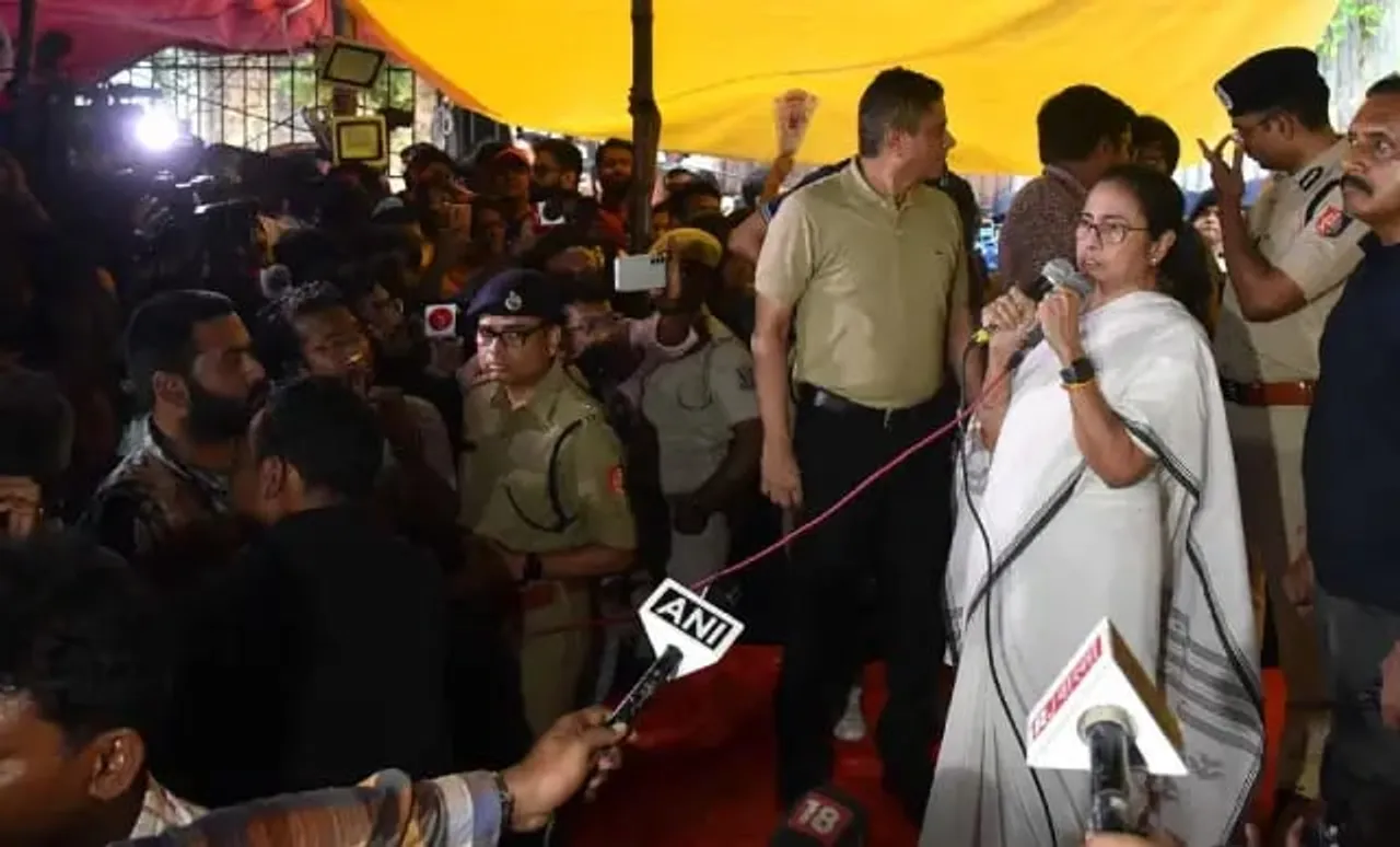 Mamata Banerjee Visits Protest Site, Pledges To Review Doctors' Demands