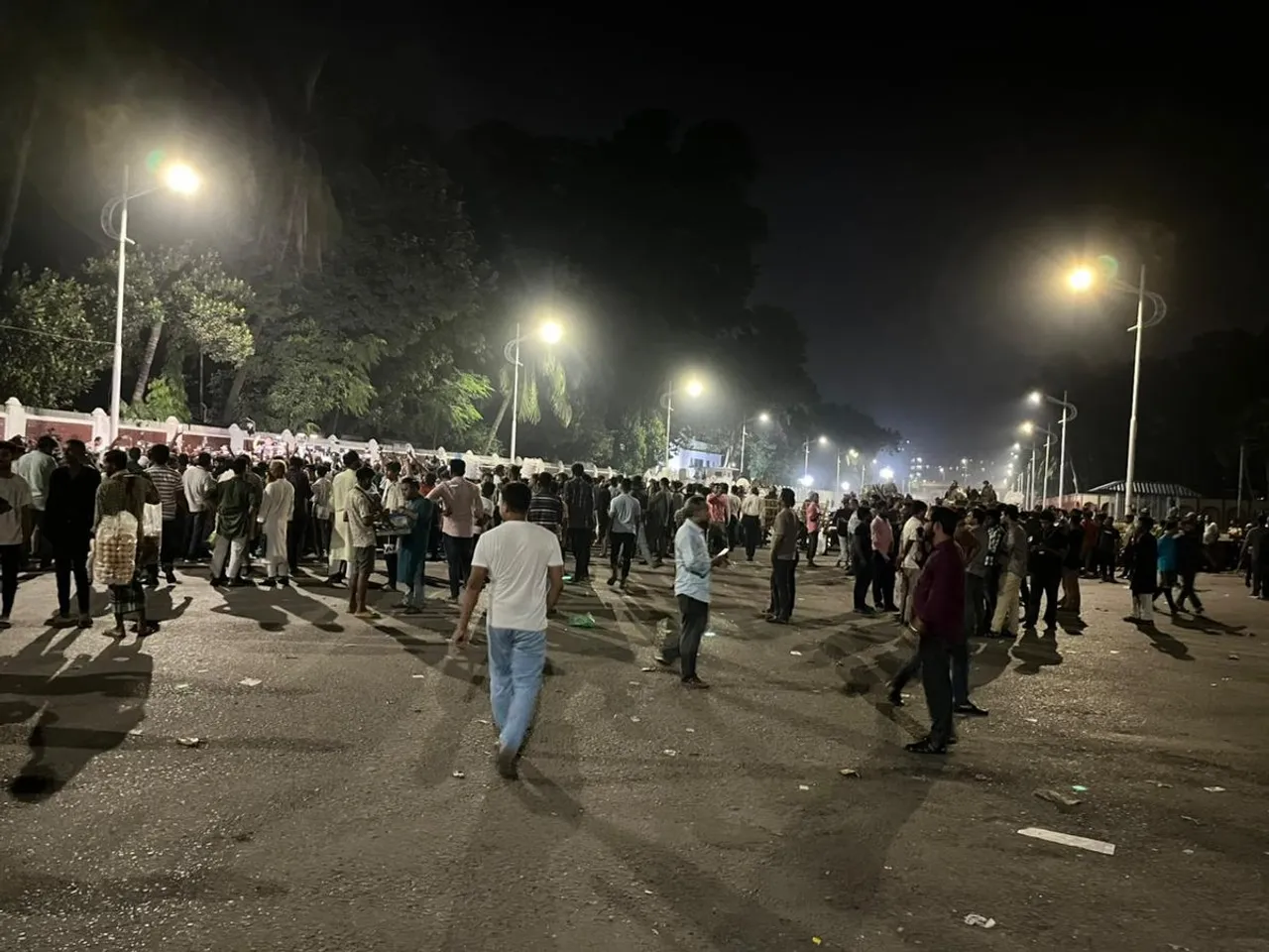Student Protesters Seige Bangladesh Presidential Palace