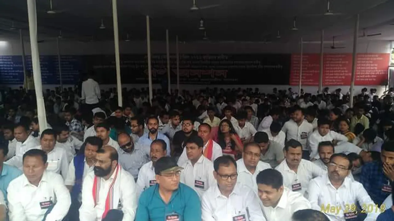 AASU stages mass hunger strike