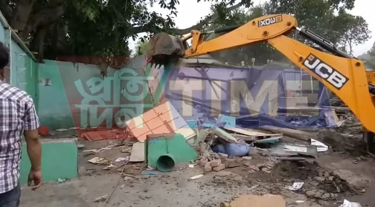 Railway Police conducts eviction drive at Maligaon