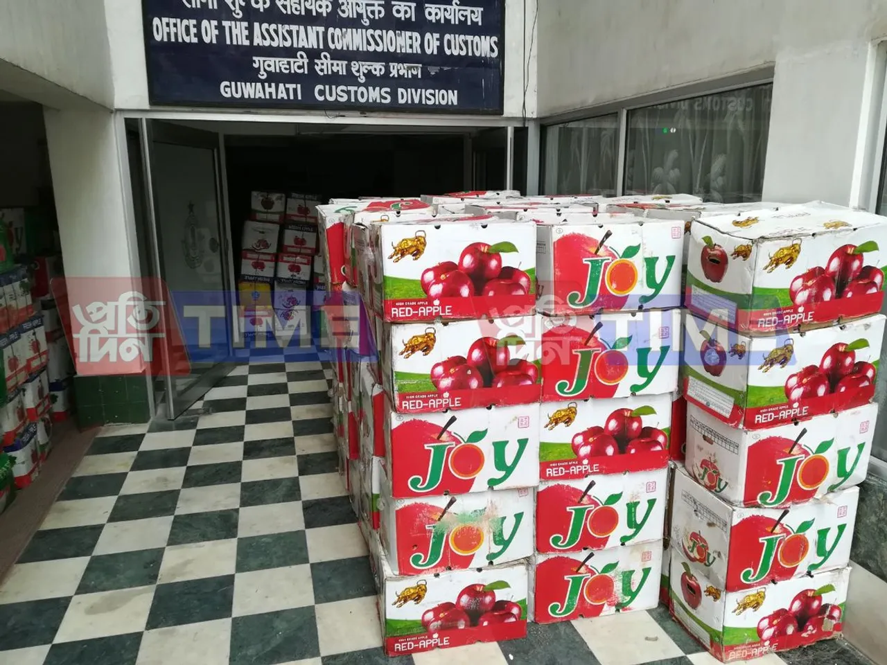 Guwahati customs seizes 6300 kgs of banned Chinese apples