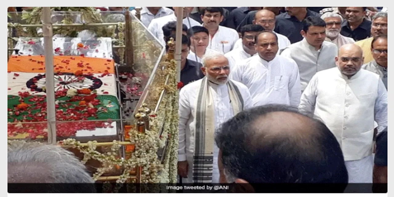 Last Journey Begins, Modi, Amit Shah on foot