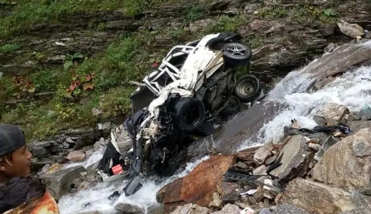 Road Accident : 11 killed in HP