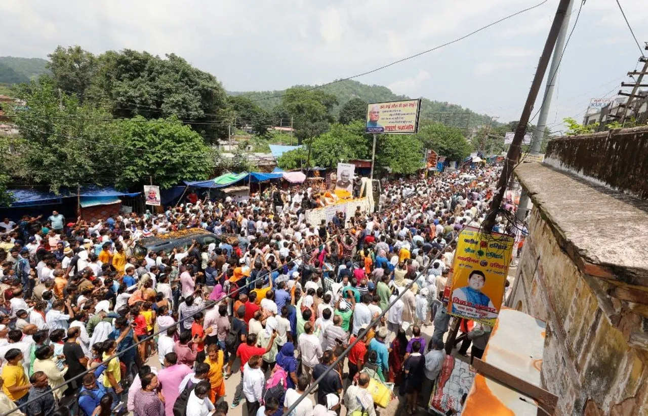 Thousands gather for Vajpayee’s ashes immersion