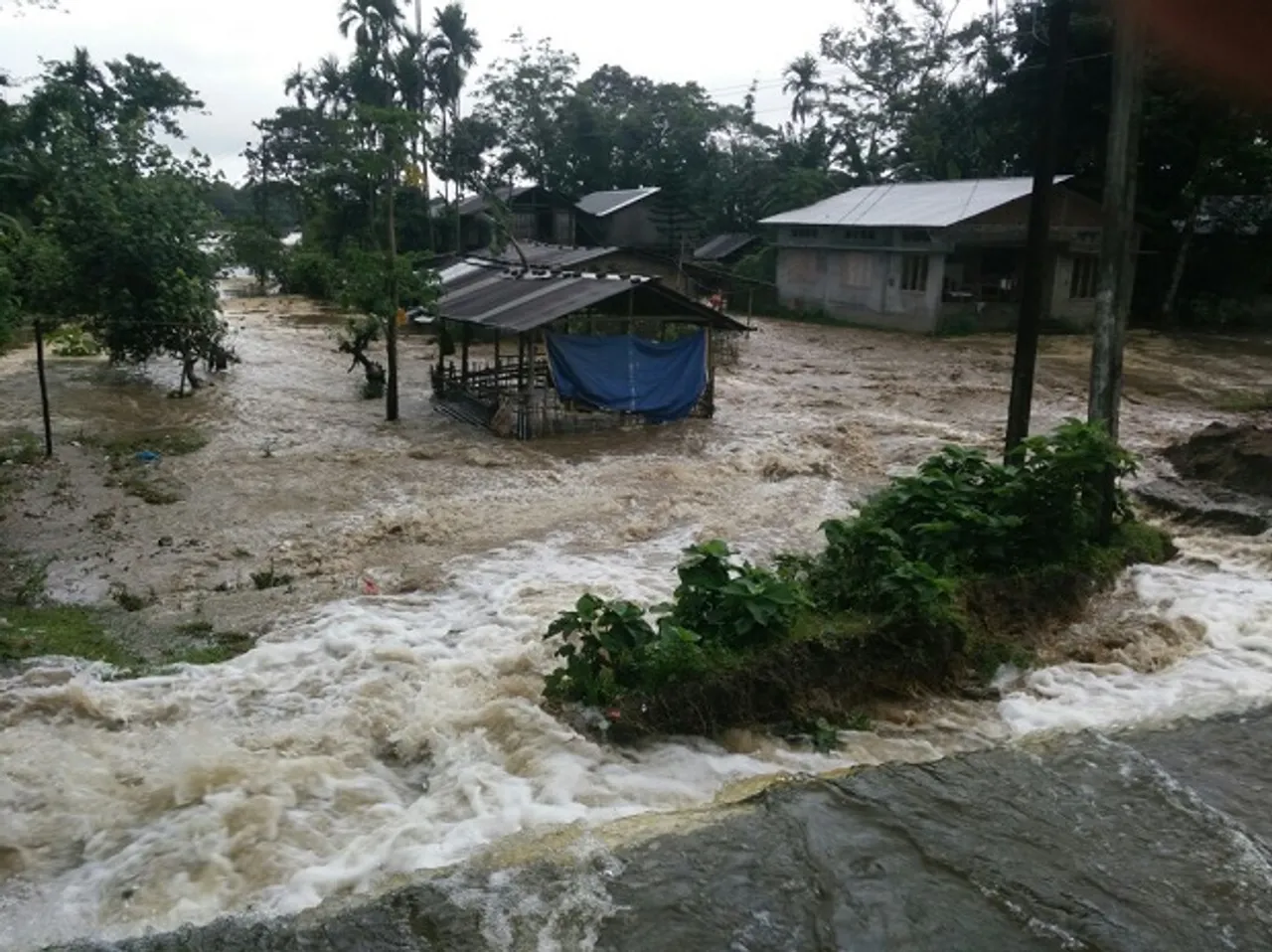 Fresh wave of floods hits Assam