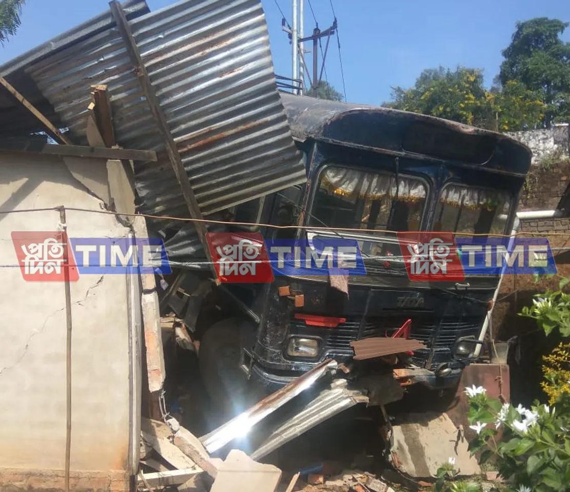 Police Bus accident in Kahilipara