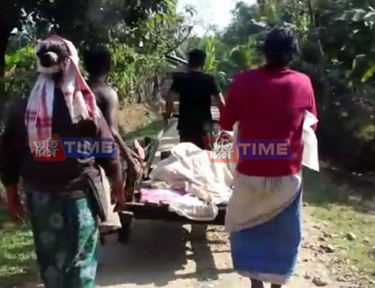 Lack of ambulance; woman taken to hospital in hand-cart