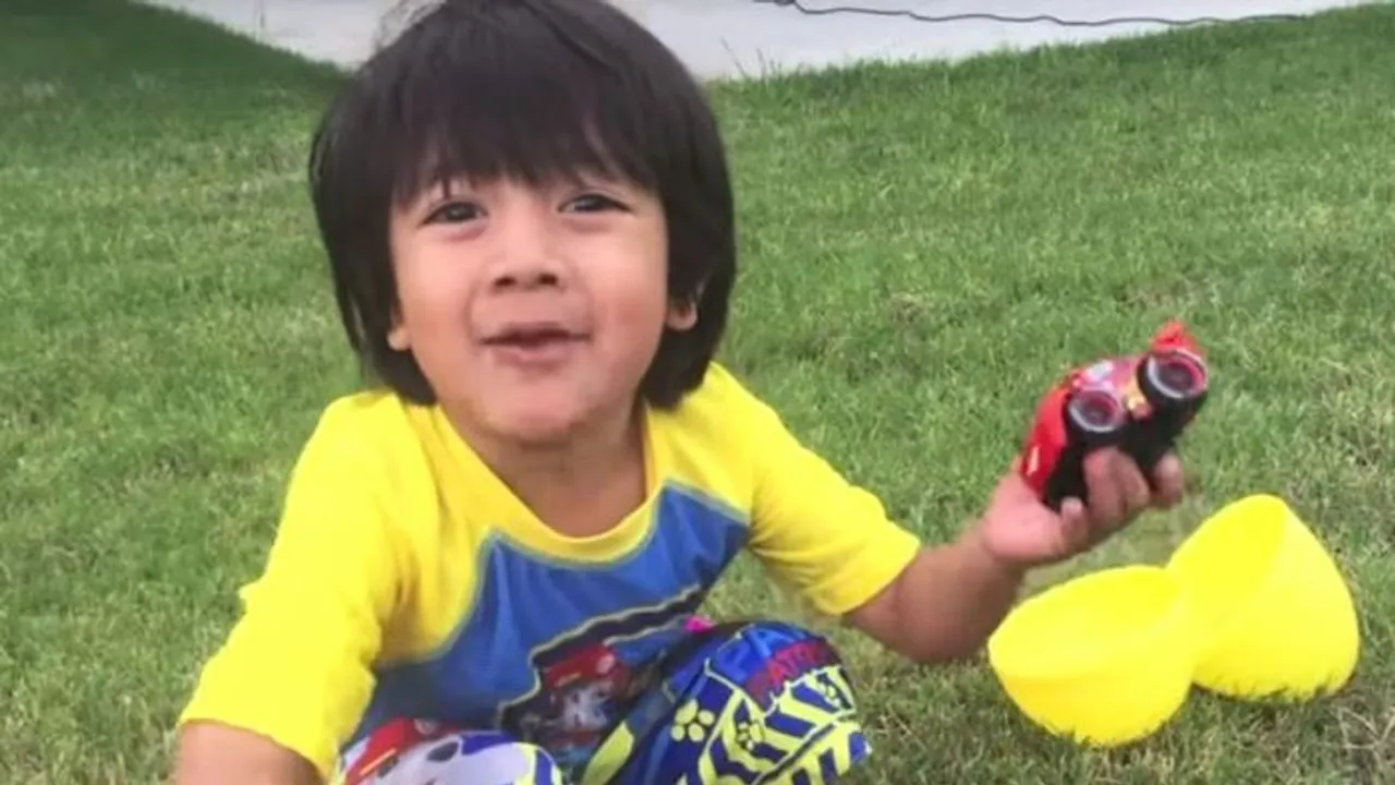 7-yr-old toy reviewer becomes YouTube’s highest-earning star