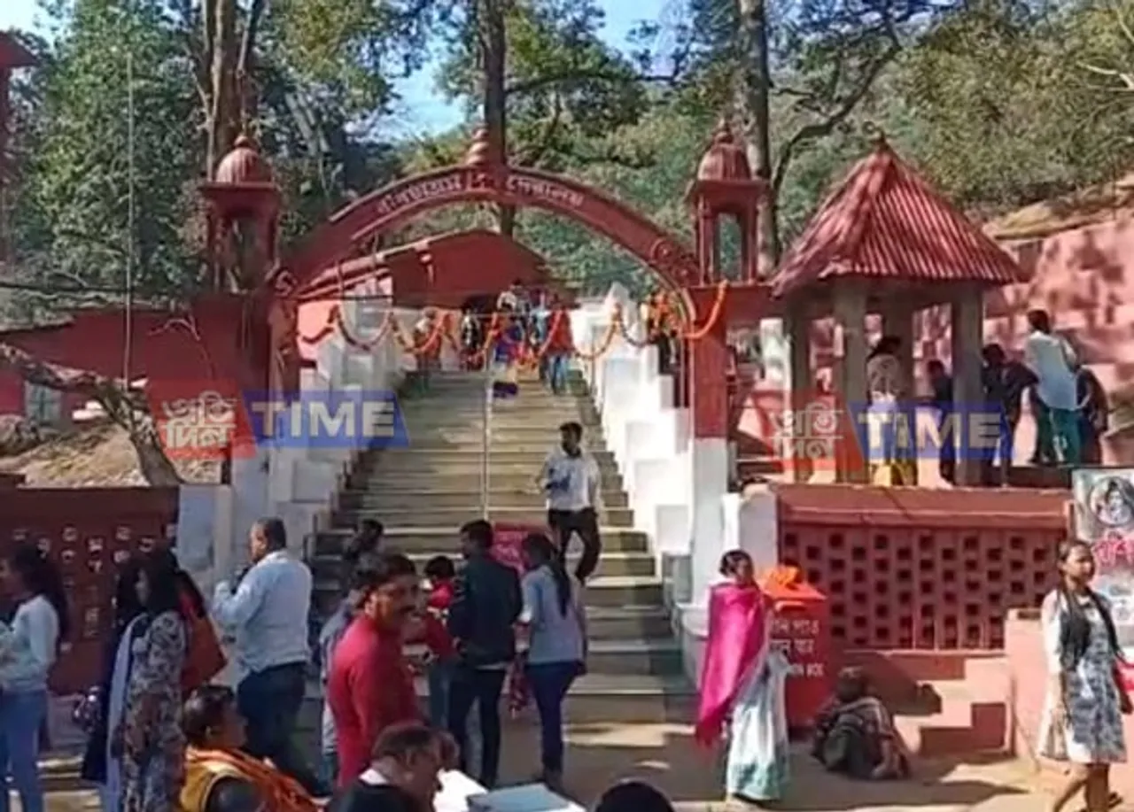 New Year: Devotees throng temples to offer prayers