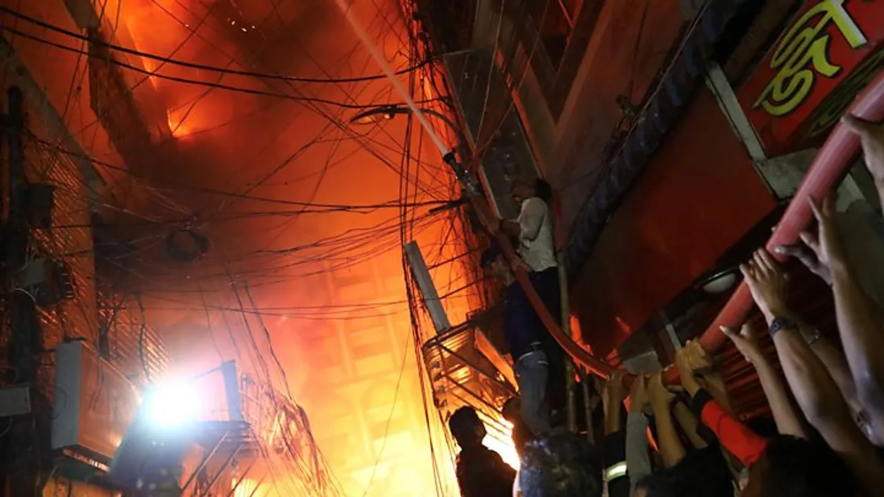 Bangladesh: Fire kills at least 70 in historic Chawkbazar