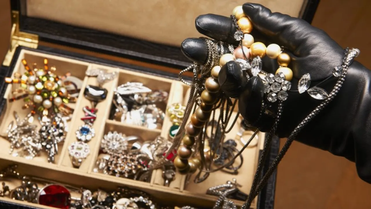 Gunmen loot cash, jewellery in Guwahati