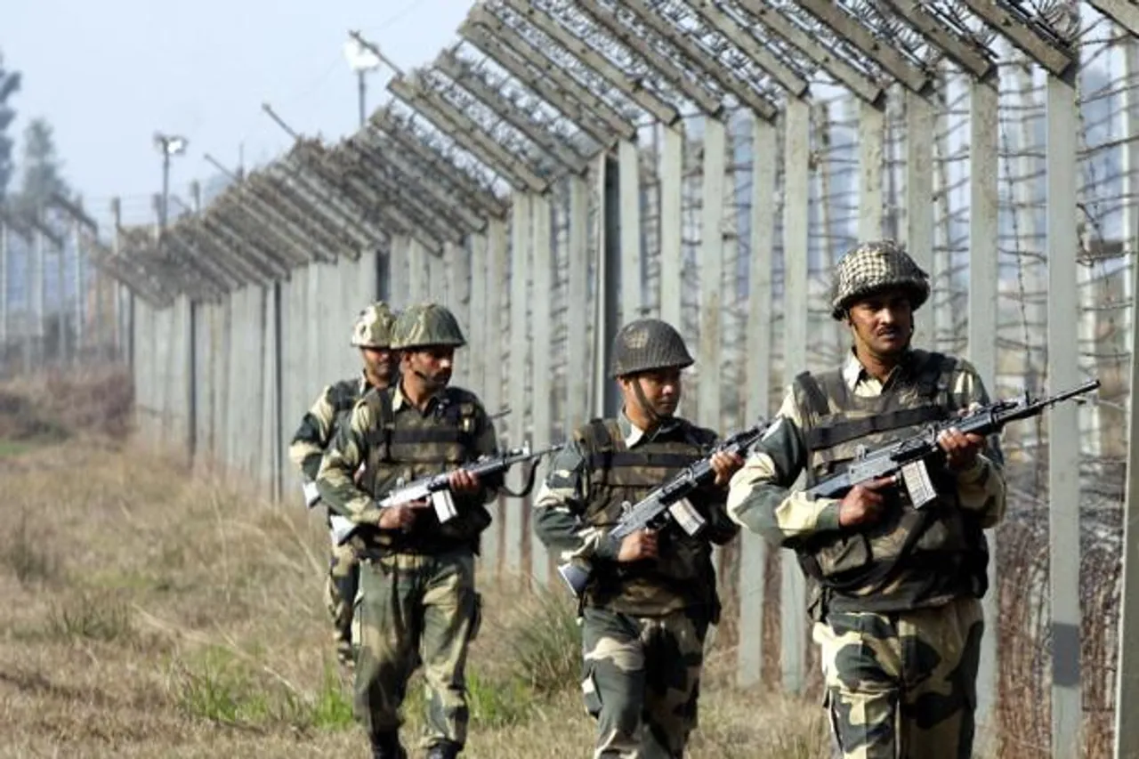 Pak violates ceasefire along LoC