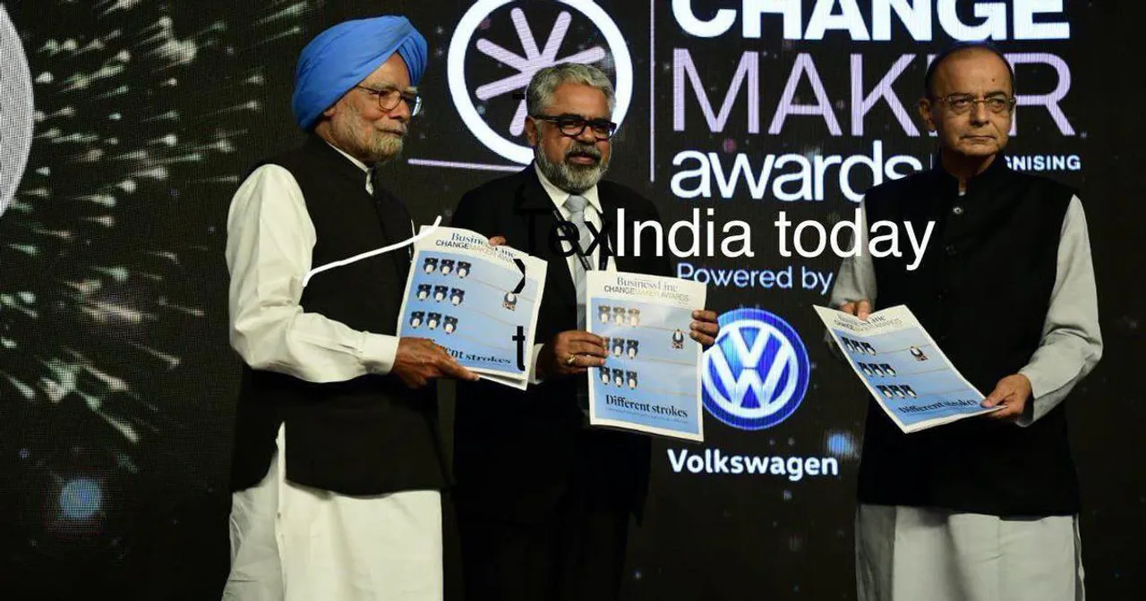Manmohan presents Jaitley with award for GST