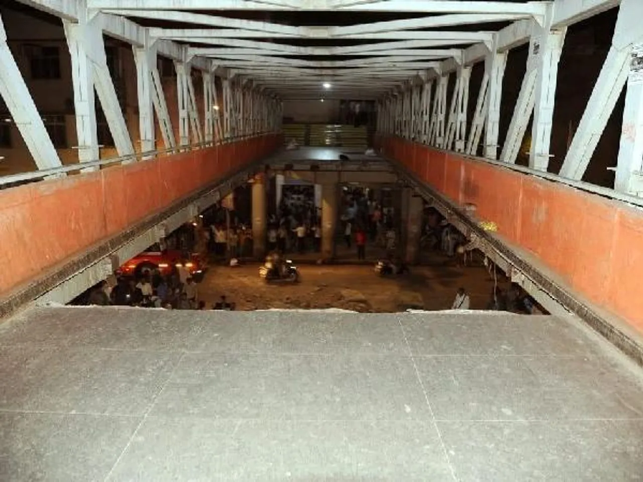 Part of foot over-bridge collapses in Mumbai