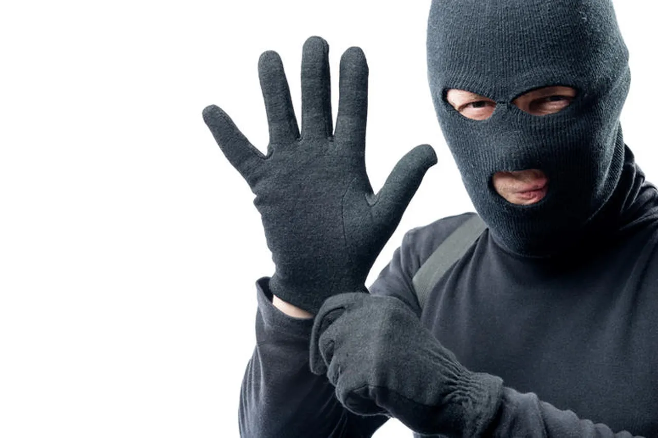 Robber punches police, escapes in Hojai