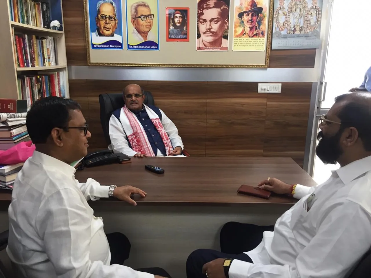 AASU delegation meets JDU leader to oppose CAB