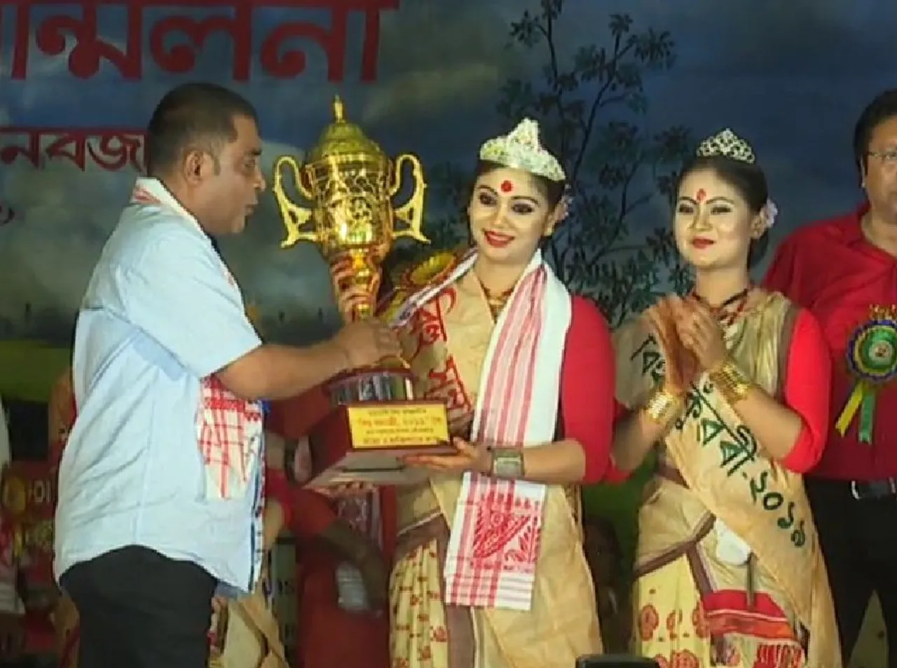 Nilam Dulakakharia wins the title of Bihu Samragi 2019