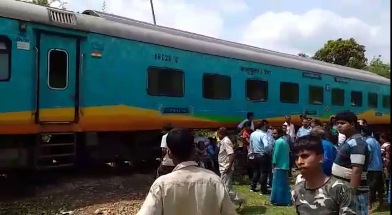 Agartala Bangalore Hamsafar Express derails