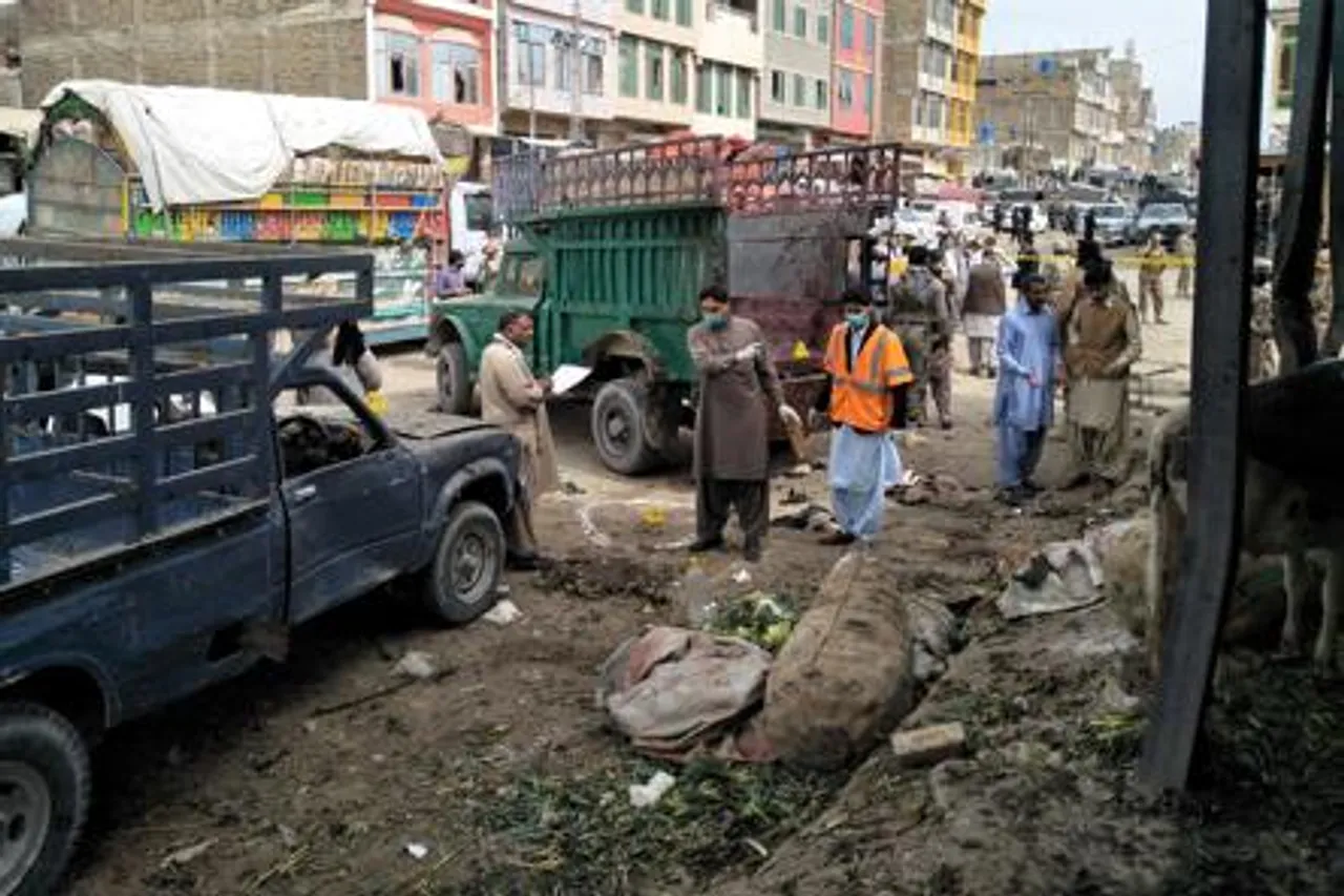 16 killed in bomb blast in Pakistan