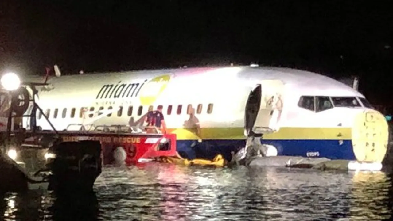 Florida: Boeing with 136 passengers skids on runway, falls into river