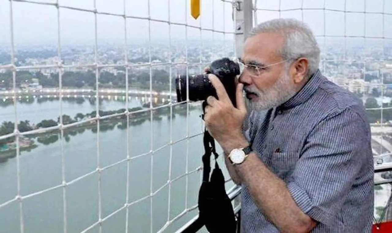 Modi used digital camera, e-mail in 1988!