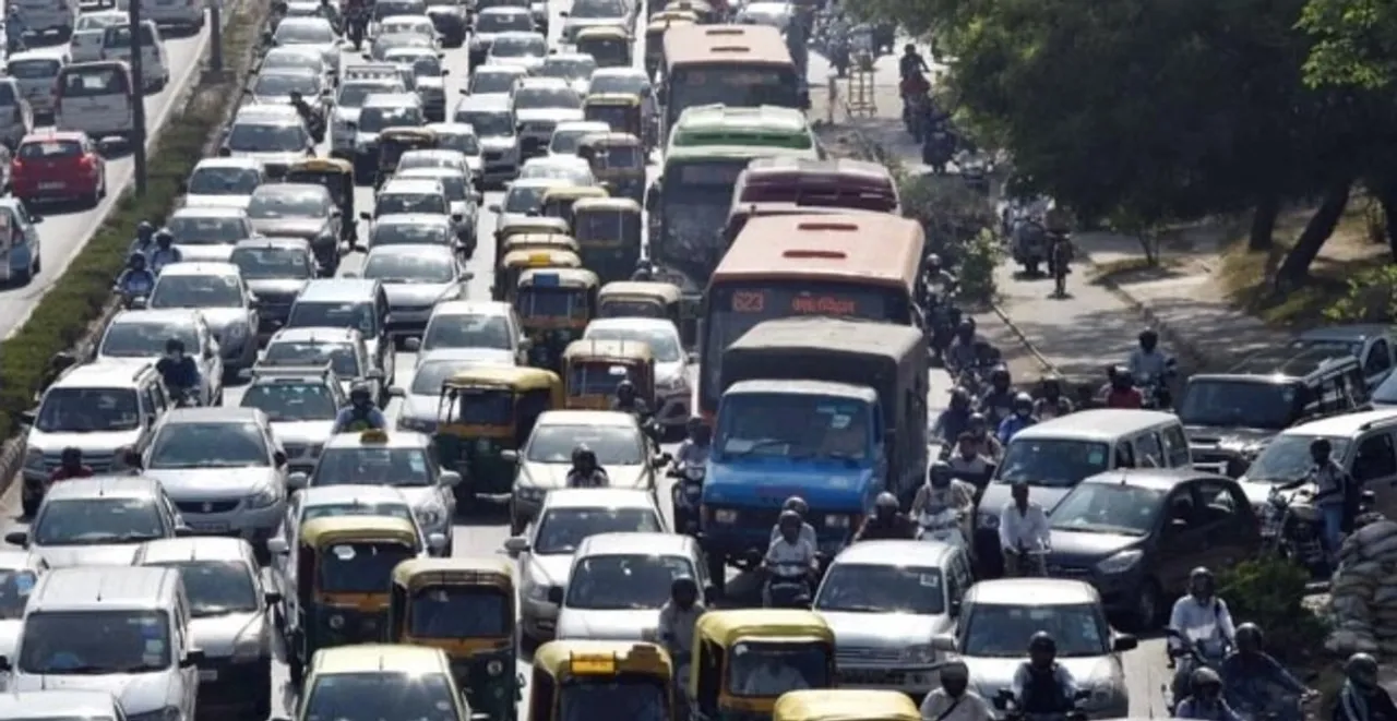 GUWAHATI | Daytime Divider Construction causing huge traffic jams
