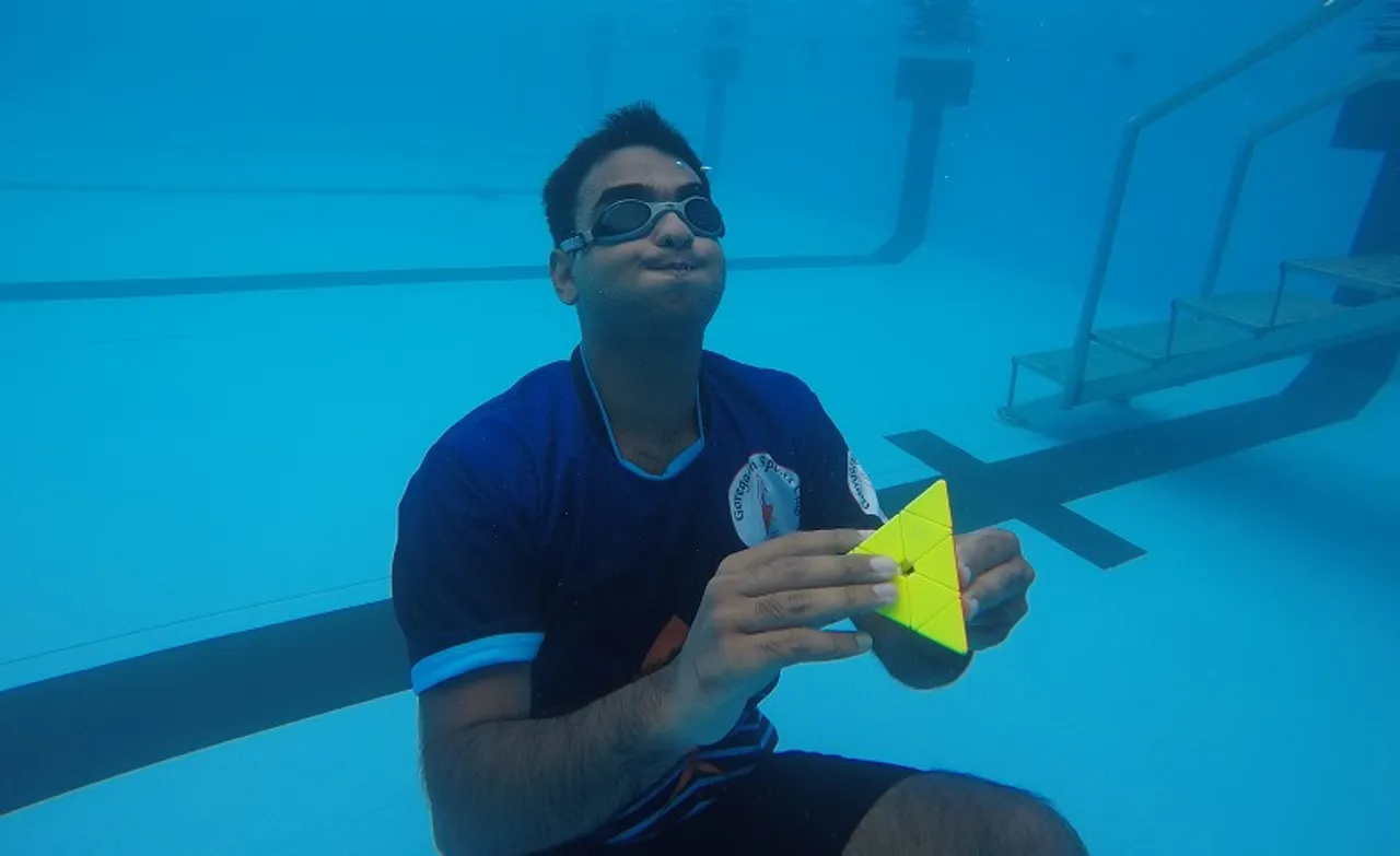 Mumbai youth solves Rubik’s cubes underwater