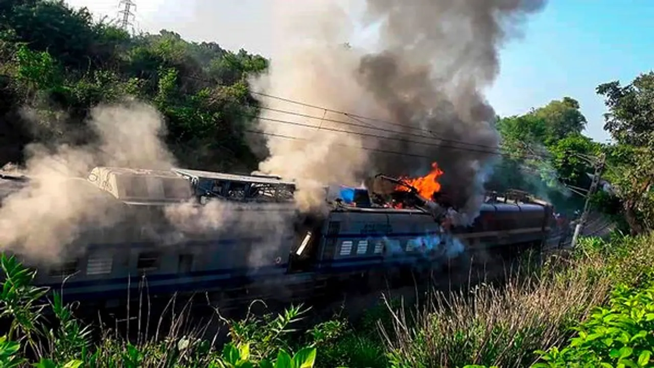 3 killed as Samaleswari Express catches fire