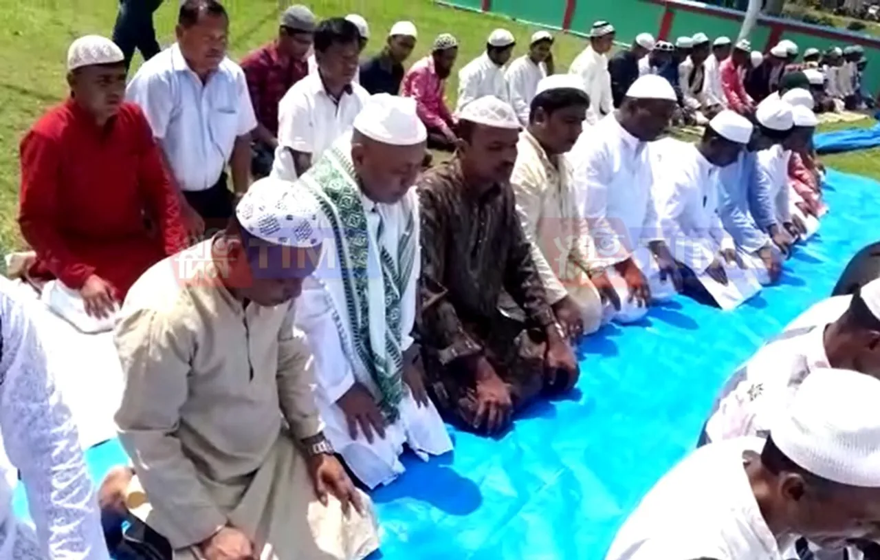 Hagrama offers Eid Prayers