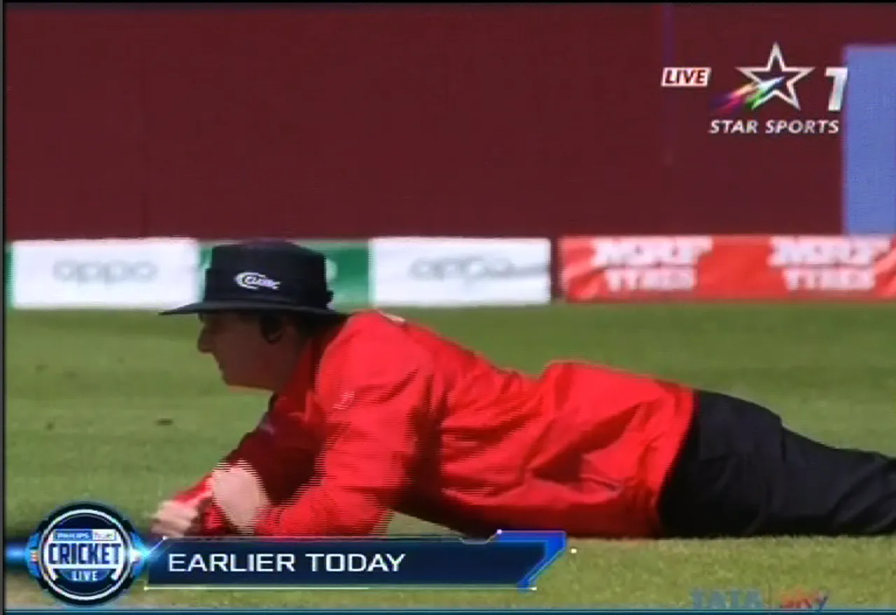 Swarm of bees interrupts SA vs SL match