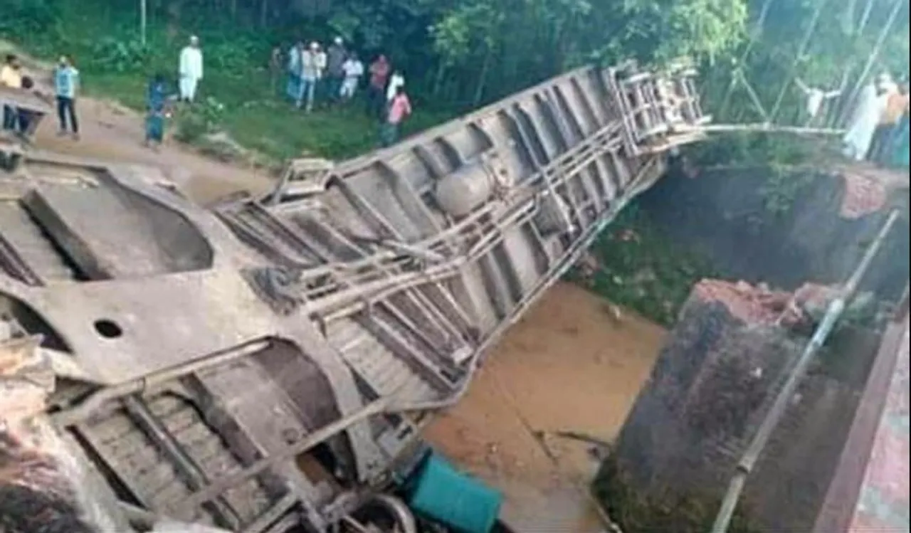 B’desh: Train topples into canal as bridge collapses