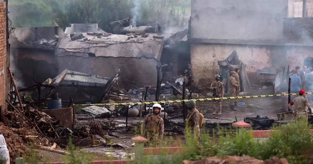 15 dead, 12 injured in Pakistan plane crash