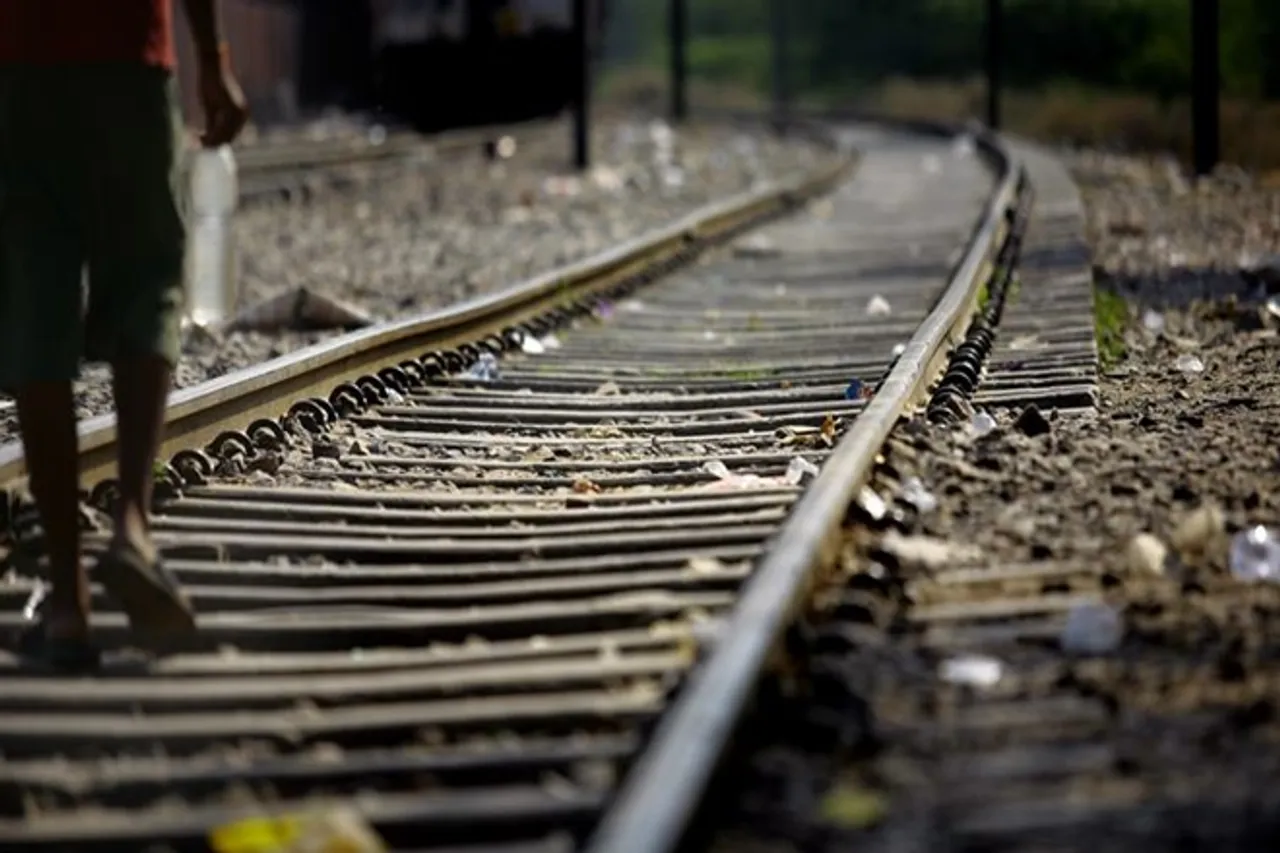 Train kills mother, child in Lanka