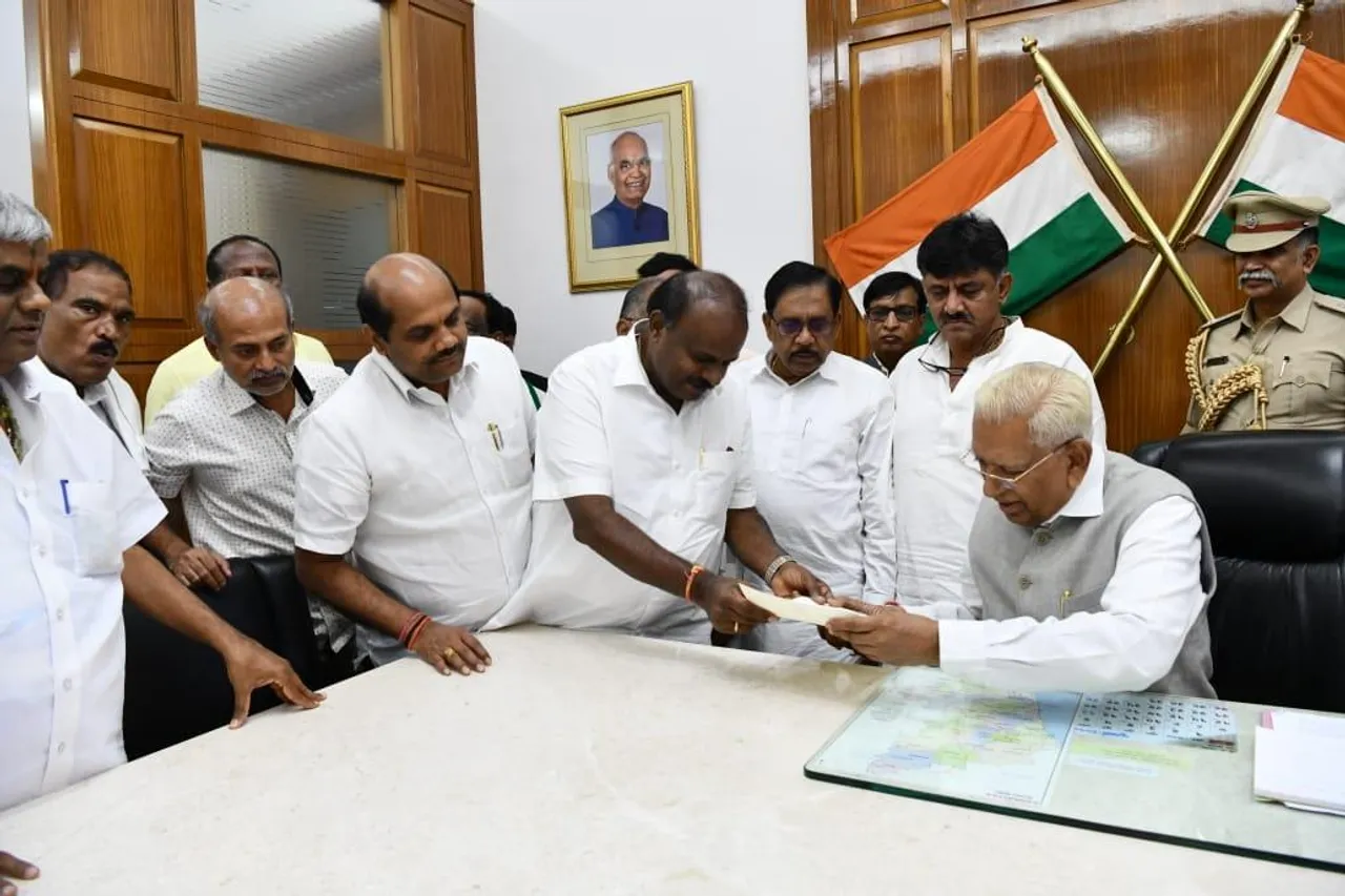 Kumaraswamy submits resignation to Governor