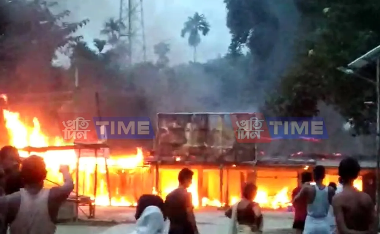Massive fire breaks out in Tihu