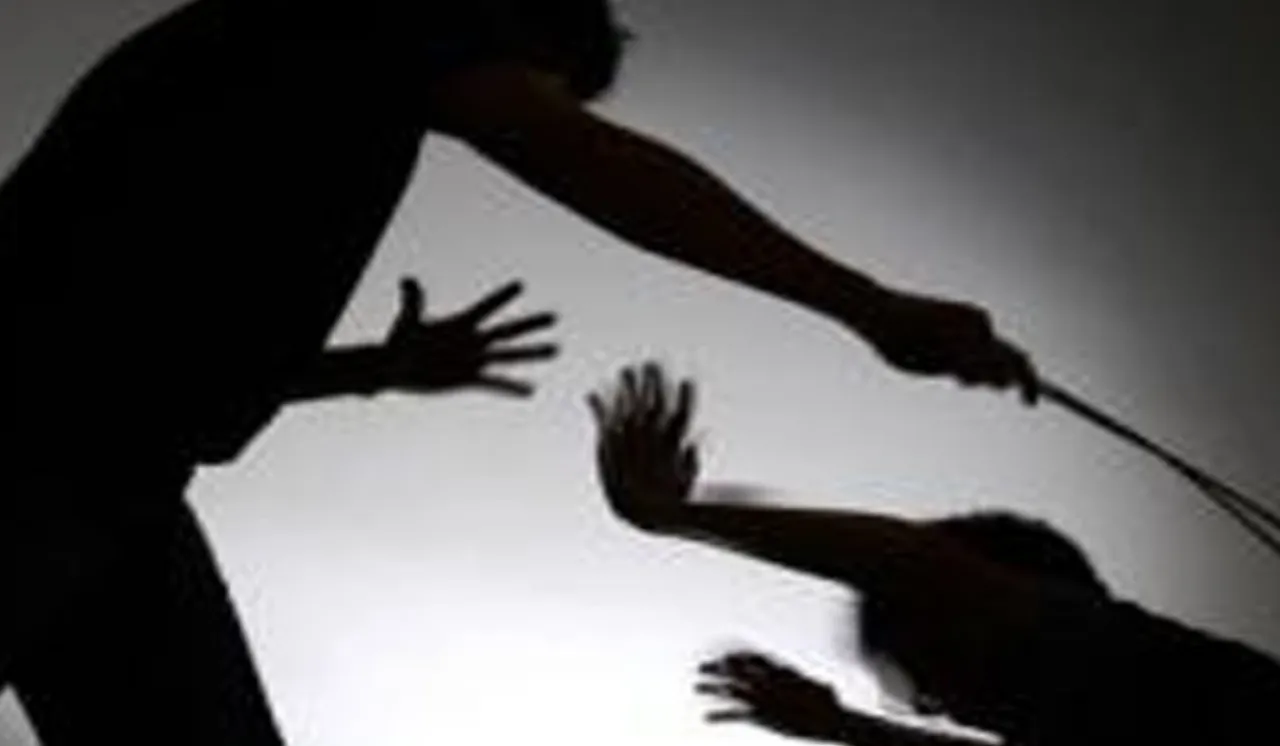 Moral Policing : Suspected thieves thrashed, hospitalised
