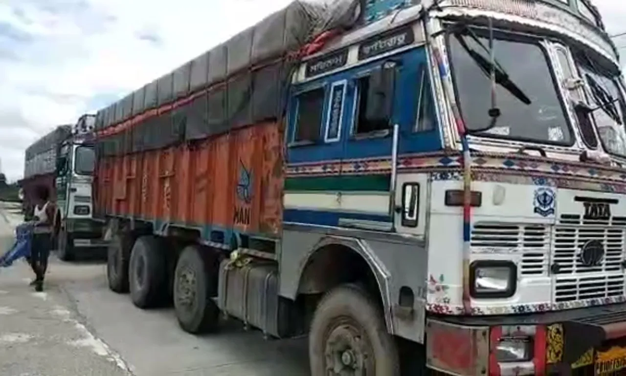 Fertlizer Laden Trucks Seized at Barpeta