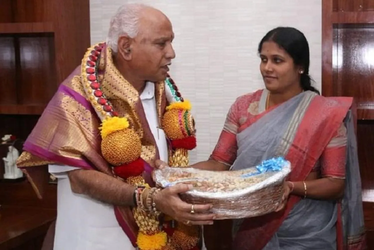 Mayor wraps gift for CM in plastic, Pays Fine